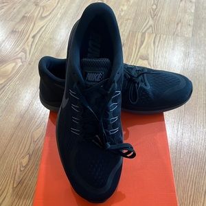 Black Nike Tennis shoes - Men’s 11